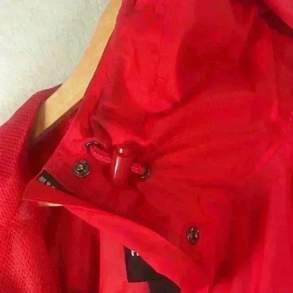 Helly Hansen Rain Jacket Windbreaker Red Hooded Vented Packable Men’s Size Small - Picture 11 of 11